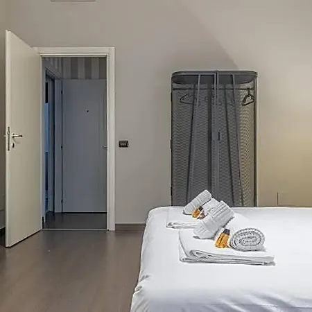 Sant' Ambrogio Ensuite Lejlighed *