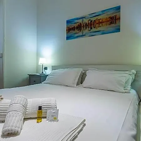 Sant' Ambrogio Ensuite Appartement *